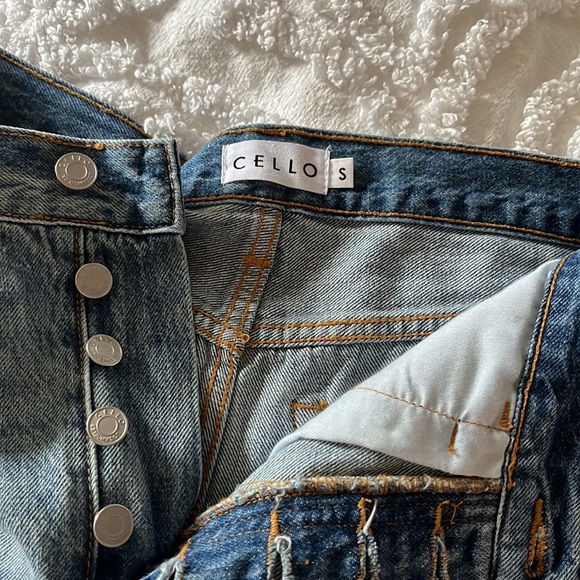 Coolest Desires Denim Shorts - Picture 3 of 3